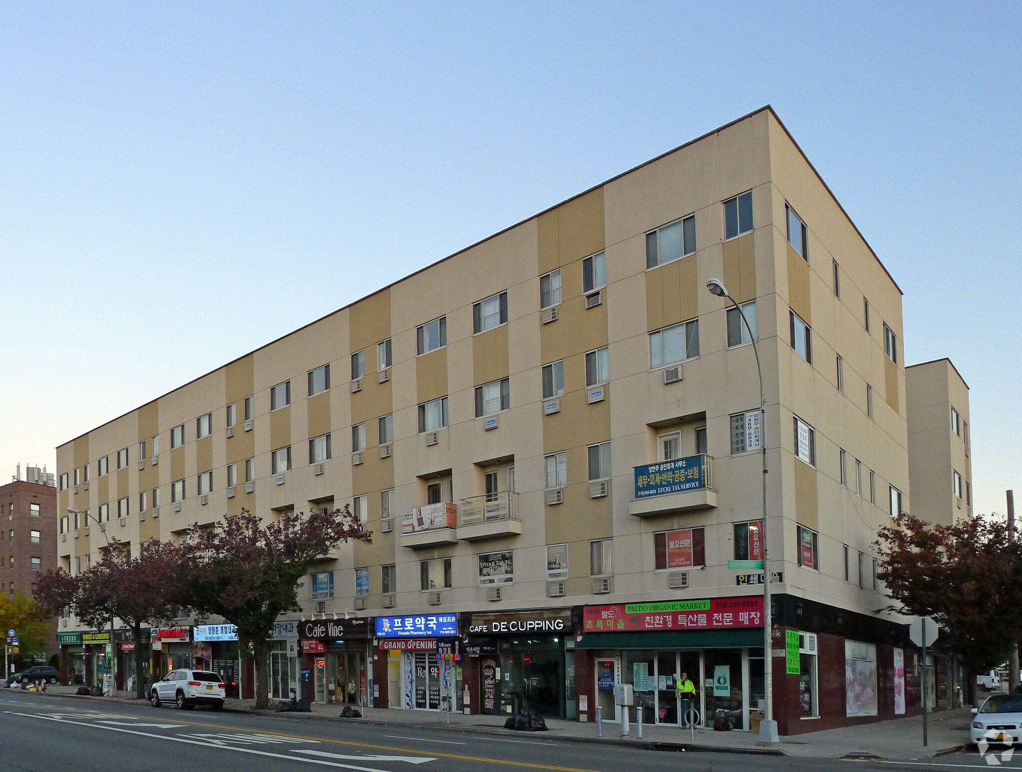 15013 Northern Blvd, Flushing, NY à vendre Photo principale– Image 1 sur 4