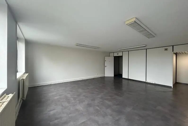 Bureau dans Évry-Courcouronnes à louer - Photo de l’immeuble – Image 3 sur 5