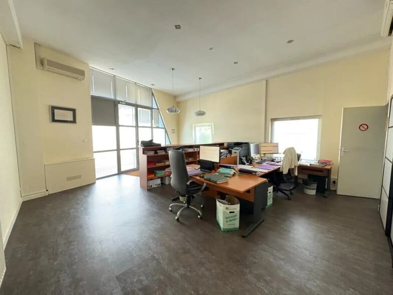 Bureau dans Roanne à louer - Photo de l’immeuble – Image 1 sur 4