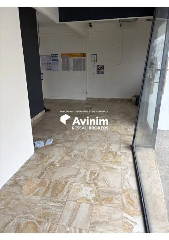 Local commercial dans Sèvres à louer Photo principale– Image 1 sur 5