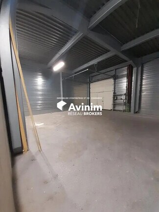 Plus de détails pour Local d'activités à louer