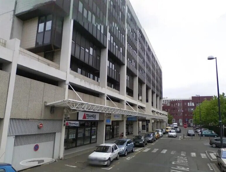 Local commercial dans Montigny-le-Bretonneux à louer - Photo de l’immeuble – Image 2 sur 5