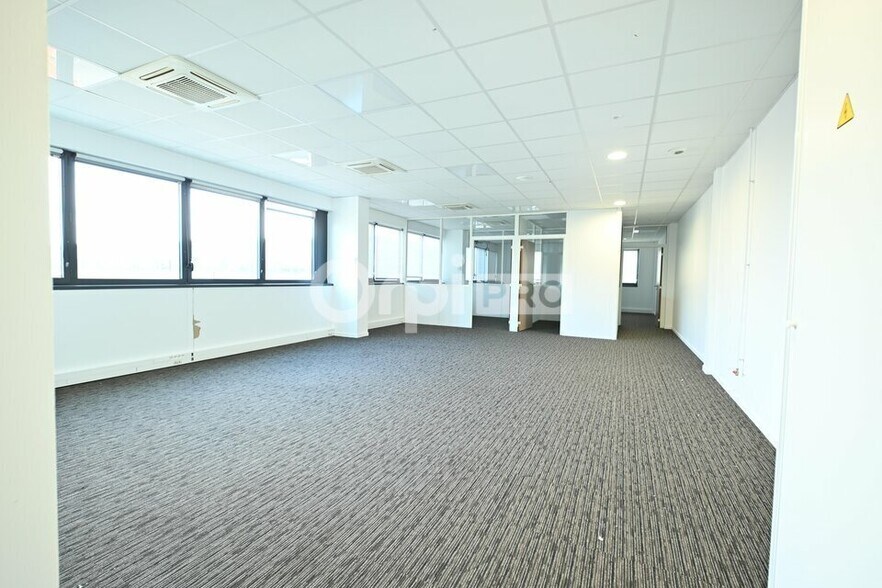 355 Avenue Henri Schneider, Meyzieu à louer - Photo intérieure – Image 2 sur 29