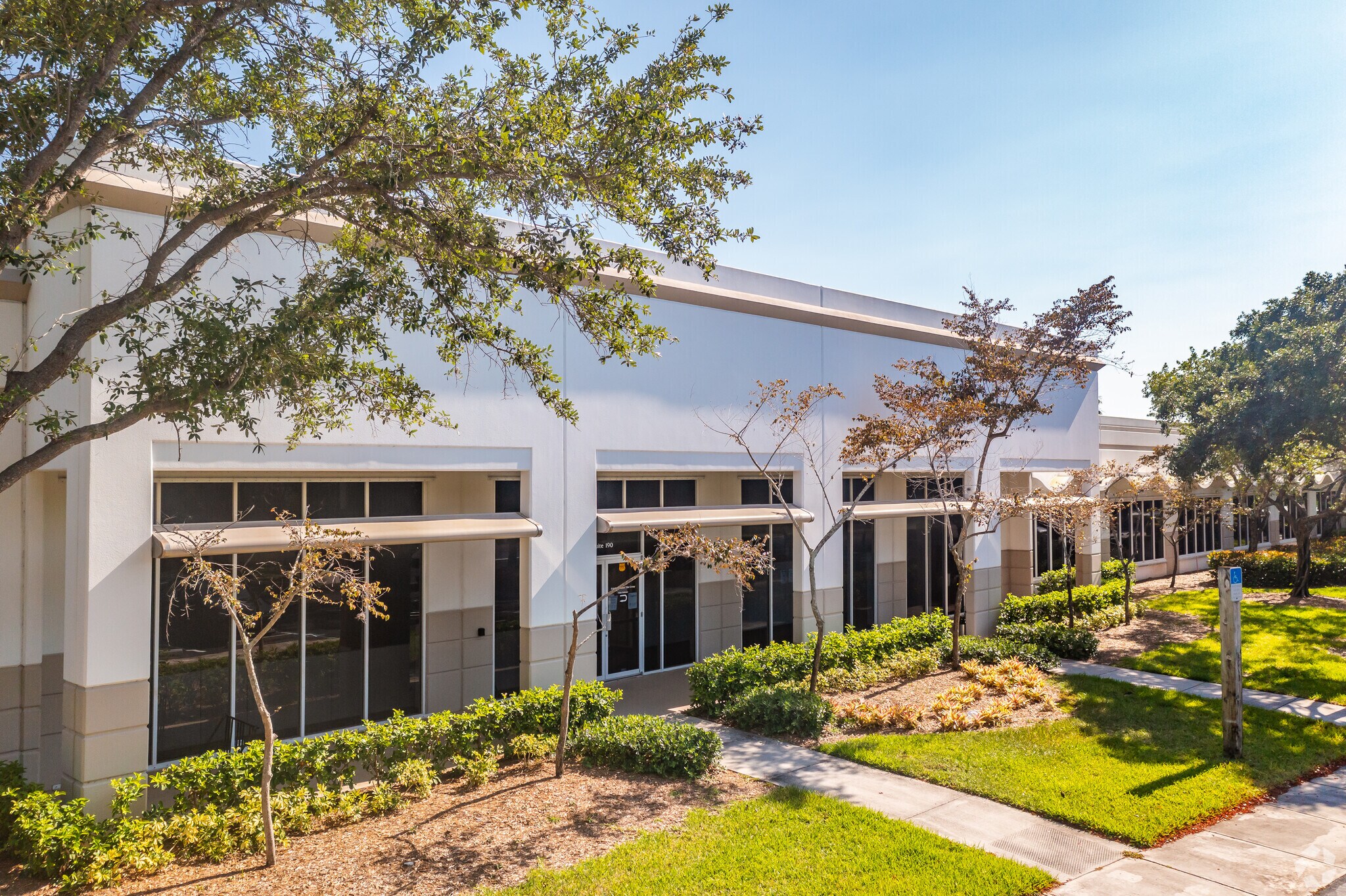 13800 NW 14th St, Sunrise, FL à louer Photo principale– Image 1 sur 7