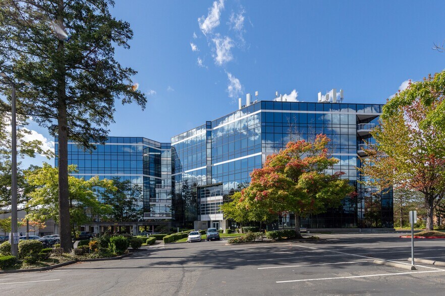 906 SE Everett Mall Way, Everett, WA à louer - Photo de l’immeuble – Image 3 sur 12
