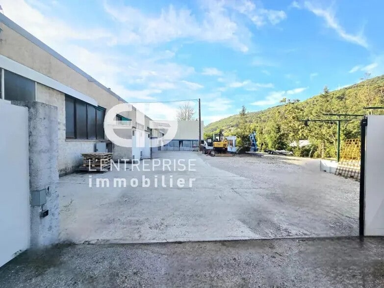 Industriel/Logistique dans Contes à louer - Photo de l’immeuble – Image 2 sur 20
