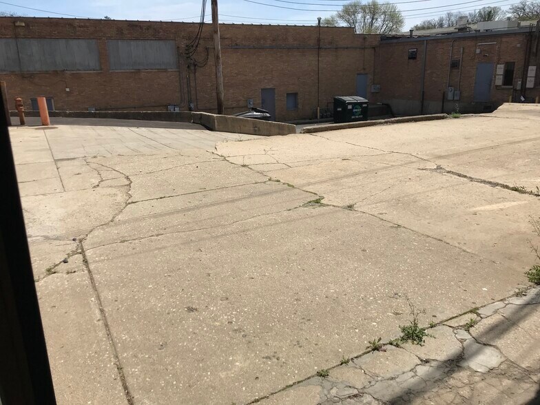 9-23 N Union St, Elgin, IL à louer - Photo de l’immeuble – Image 3 sur 10