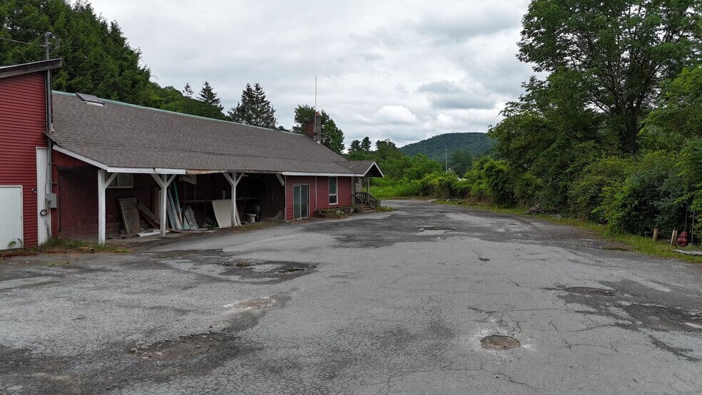 25 Railroad Ave, Roscoe, NY à vendre - Photo de l’immeuble – Image 3 sur 5