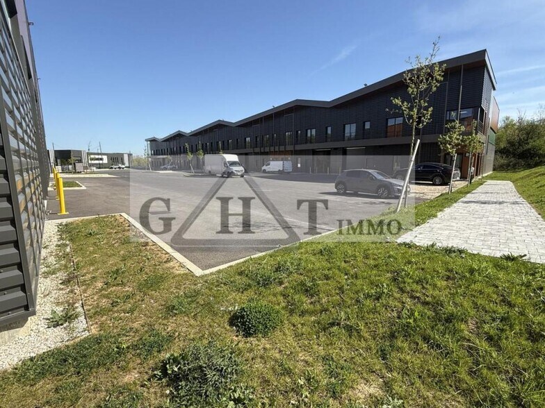 Industriel/Logistique dans Coupvray à louer - Photo de l’immeuble – Image 1 sur 9