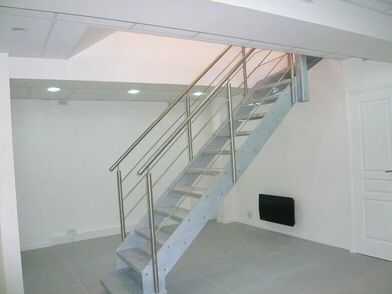 Local commercial dans Paris à louer - Photo de l’immeuble – Image 3 sur 5