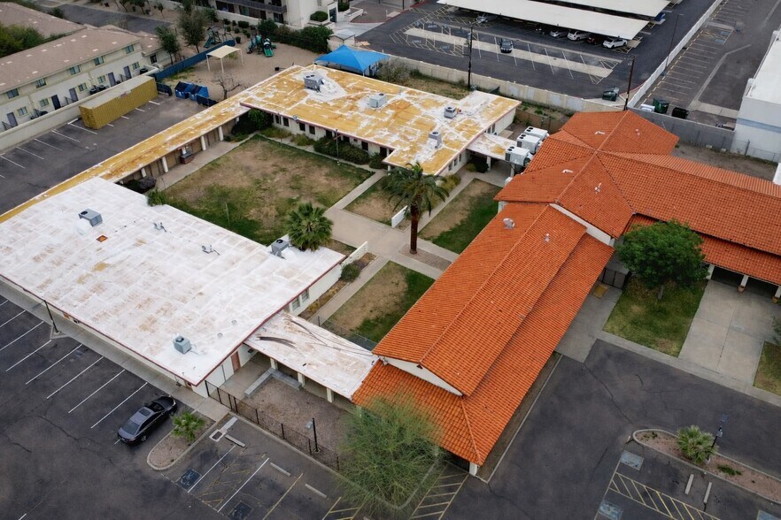 3546 E Thomas Rd, Phoenix, AZ à louer - Photo de l’immeuble – Image 2 sur 11