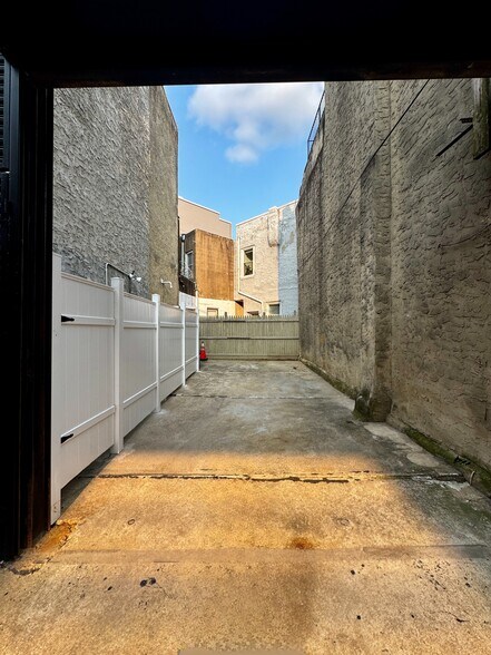 2005 Front st, Philadelphia, PA à louer - Photo de l’immeuble – Image 3 sur 4