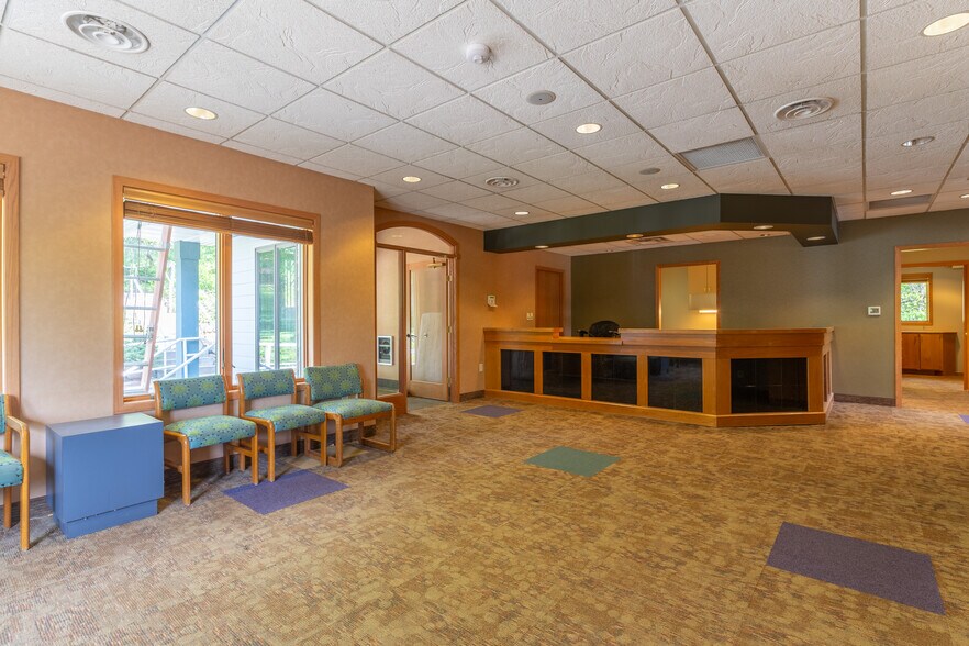307 N Washington St, Saint Croix Falls, WI à louer - Hall d’entrée – Image 1 sur 9