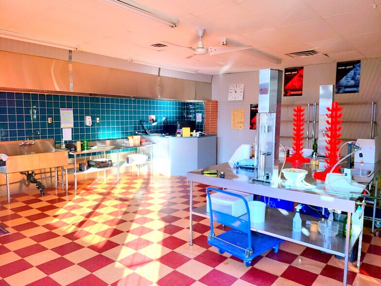 220 Christina St S, Sarnia, ON à vendre - Photo de l’immeuble – Image 3 sur 7