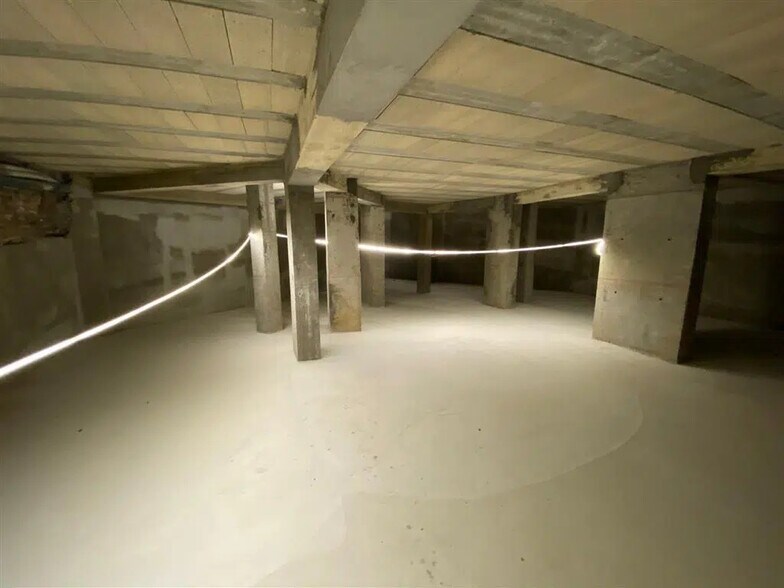 Local commercial dans Paris à louer - Photo de l’immeuble – Image 3 sur 6