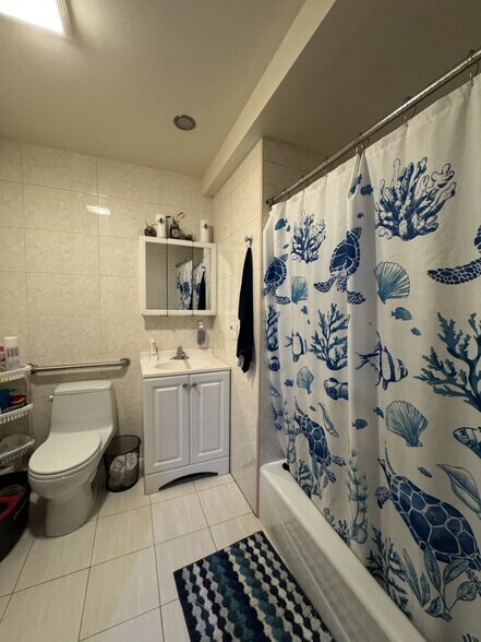 11242 38th Ave, Corona, NY à vendre - Photo de l’immeuble – Image 3 sur 13