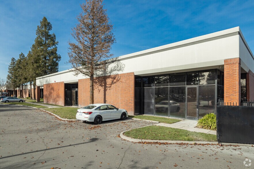 251 Opportunity St, Sacramento, CA à louer - Photo de l’immeuble – Image 3 sur 5