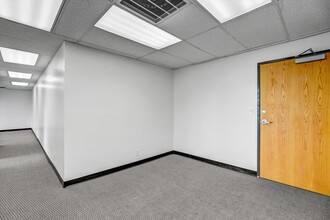 8405 Pershing Dr, Los Angeles, CA à louer Photo intérieure– Image 2 sur 14