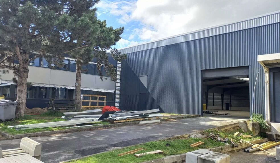 Industriel/Logistique dans Goussainville à louer - Photo de l’immeuble – Image 2 sur 2
