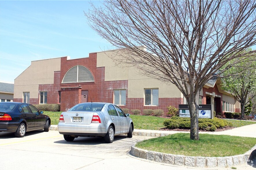 1117-1120 Campus Dr, Morganville, NJ à louer - Photo principale – Image 1 sur 2