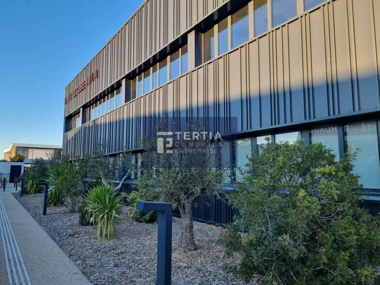 Bureau dans Mauguio à louer - Photo de l’immeuble – Image 2 sur 11