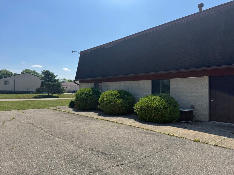 4660-4684 Freedom Dr, Ann Arbor, MI à louer - Photo principale – Image 1 sur 6