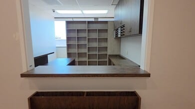 18356-18388 Clark St, Tarzana, CA à louer - Vidéo sur l’annonce professionnelle 