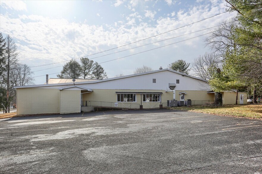 145 Chamberlaine Ave, Pottsville, PA à vendre - Photo principale – Image 1 sur 85