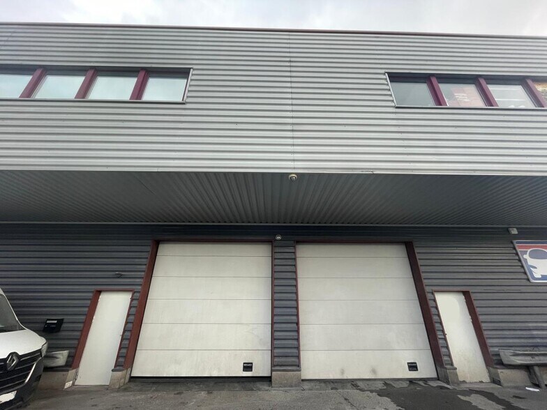 Local d'activités dans SAINT-OUEN-L'AUMONE à vendre - Photo de l’immeuble – Image 2 sur 7