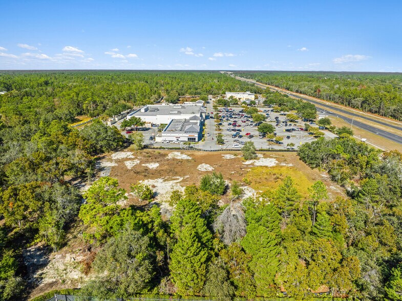 9531 Commercial Way, Weeki Wachee, FL à louer - Photo de l’immeuble – Image 2 sur 7