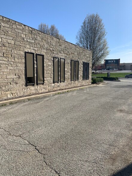 616 S College Mall Rd, Bloomington, IN à vendre - Photo de l’immeuble – Image 2 sur 18