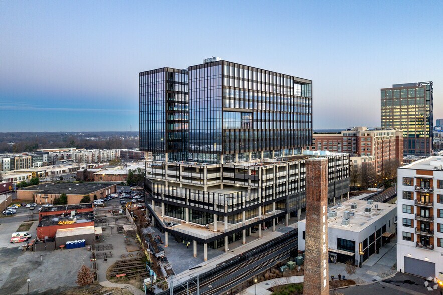2151 Hawkins St, Charlotte, NC à louer - Photo de l’immeuble – Image 3 sur 17