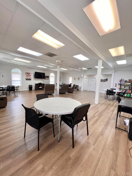 168 Faulconerville Dr, Amherst, VA à louer - Photo de l’immeuble – Image 2 sur 26