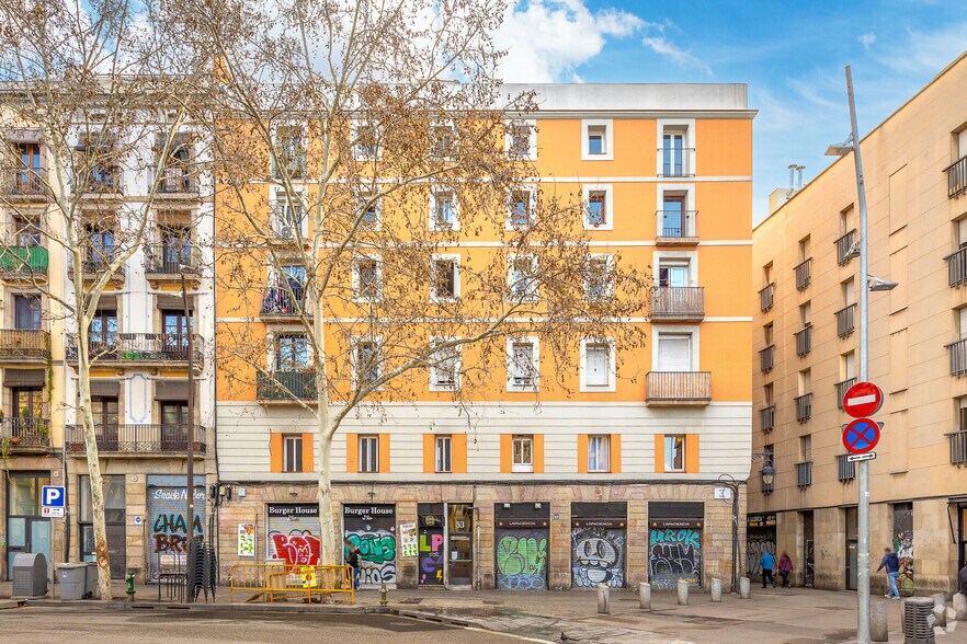 Immeuble residentiel dans Barcelone, Barcelona à vendre - Photo de l’immeuble – Image 2 sur 2