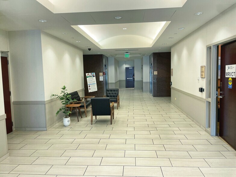 900 Rand Rd, Des Plaines, IL à louer - Photo intérieure – Image 3 sur 26