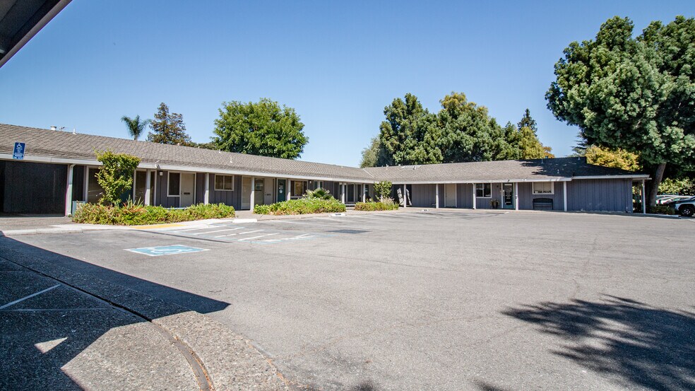 621 E Campbell Ave, Campbell, CA à louer - Photo de l’immeuble – Image 3 sur 13