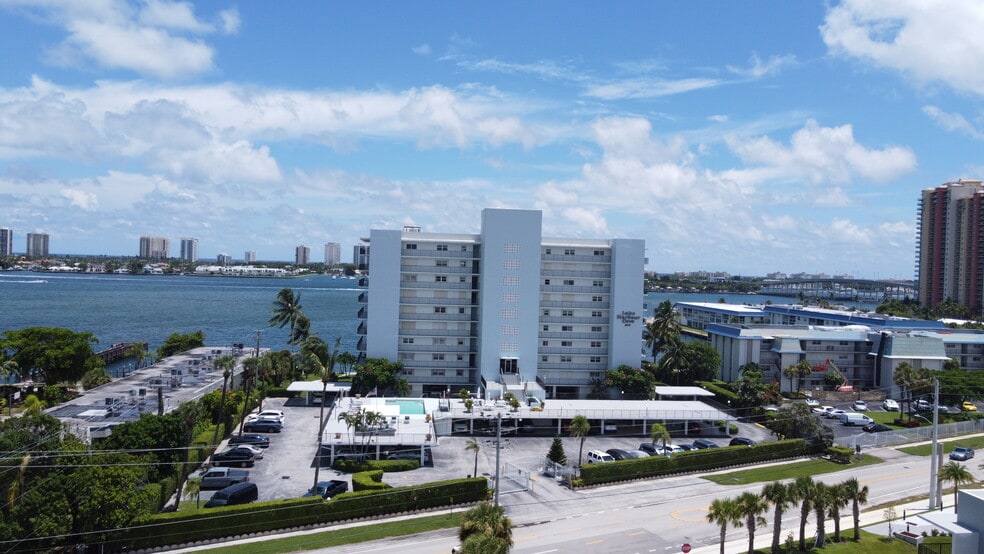 3139 Lakeshore Dr, Riviera Beach, FL à vendre - Photo de l’immeuble – Image 3 sur 11