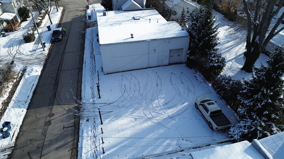 37930 2nd St, Willoughby, OH à vendre - Photo de l’immeuble – Image 3 sur 8