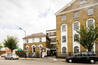 99-103 Lomond Grove, Londres à louer Photo de l’immeuble– Image 1 sur 7