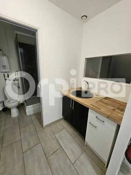 Local commercial dans Tinqueux à vendre - Photo de l’immeuble – Image 3 sur 4