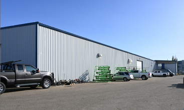 7932 Edgar Industrial Way, Red Deer, AB à louer Photo de l’immeuble– Image 2 sur 3