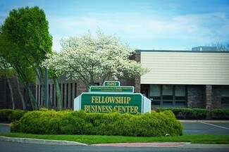 Plus de détails pour 520 Fellowship Rd, Mount Laurel, NJ - Local d'activités à louer