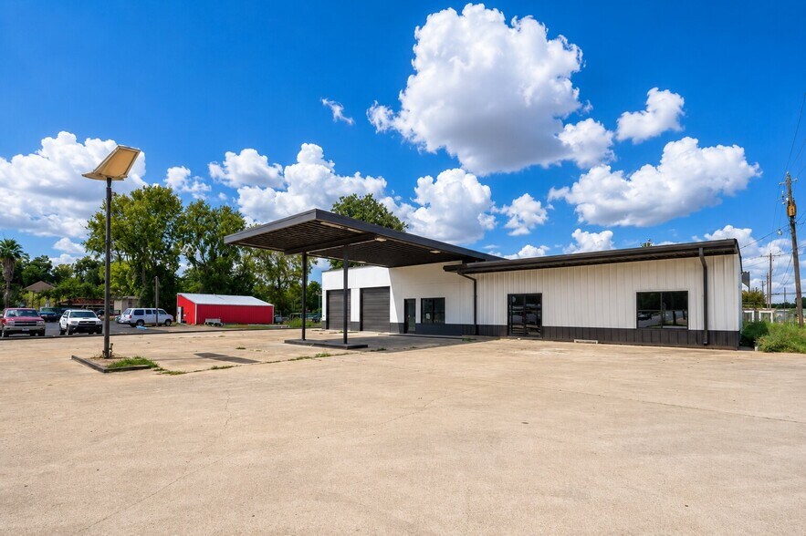 623 N Richmond Rd, Wharton, TX à vendre - Photo de l’immeuble – Image 3 sur 38
