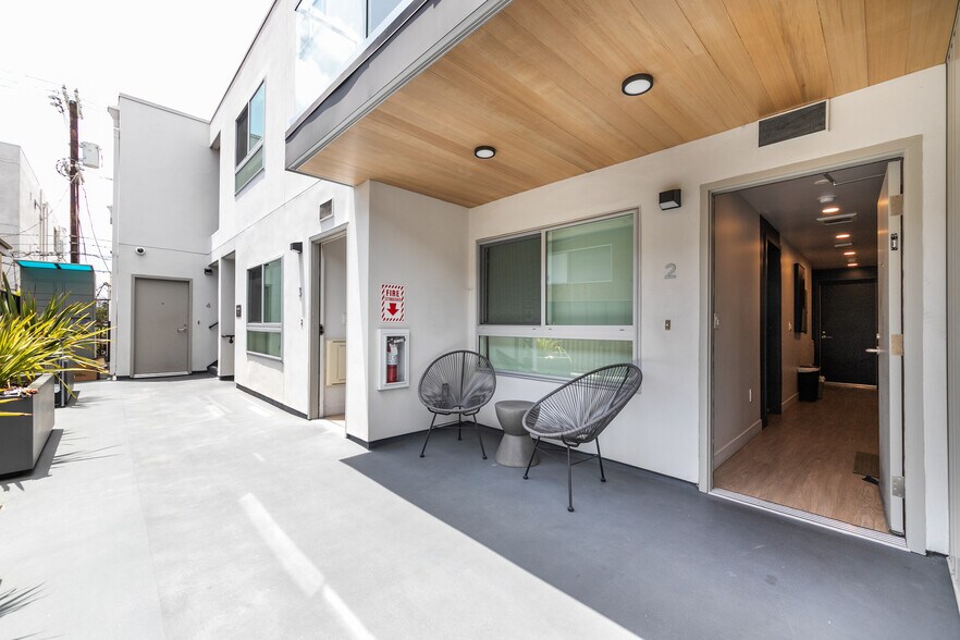 1743 Butler Ave, Los Angeles, CA à vendre - Photo de l’immeuble – Image 2 sur 47