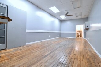 451 Grandview Ave, Ridgewood, NY à louer Photo intérieure– Image 2 sur 5