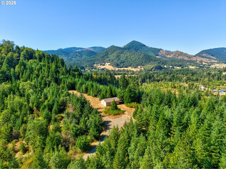 1517 Quines Creek Rd, Azalea, OR à vendre - Photo de l’immeuble – Image 2 sur 11
