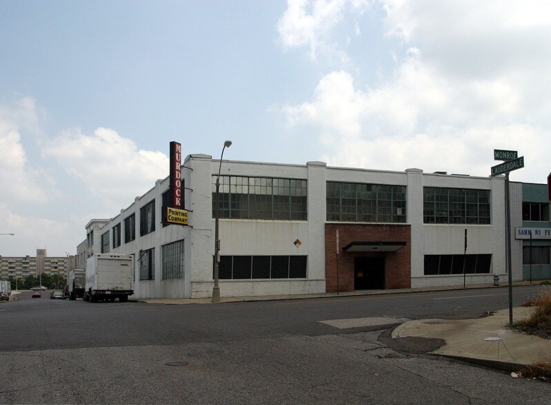 430 Monroe Ave, Memphis, TN à louer - Photo de l’immeuble – Image 3 sur 7