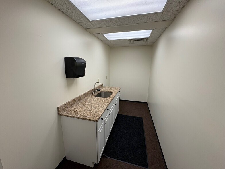 601 N Redbud Ave, Broken Arrow, OK à louer - Photo de l’immeuble – Image 3 sur 10
