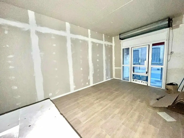 Local commercial dans Vidauban à louer - Photo intérieure – Image 1 sur 6