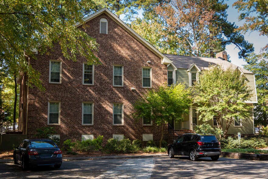 1157 Executive Cir, Cary, NC à louer - Photo de l’immeuble – Image 2 sur 5